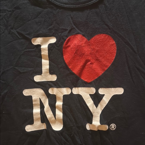 Gildan Black and Red Short Sleeve Tee with Iconic Heart Design I ❤️ NY - Picture 4 of 5